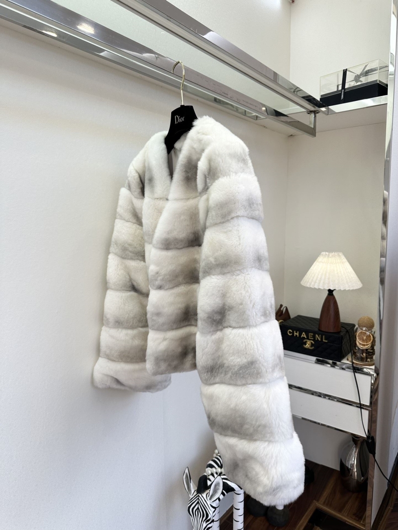 chr1st1an D10r outwear